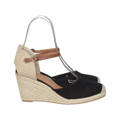 Kilklackar (Svart, Beige, Brun) från Pier One Skinn