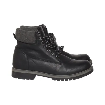 Laced boots (SO TUMBLE BOOT M) from Tribute