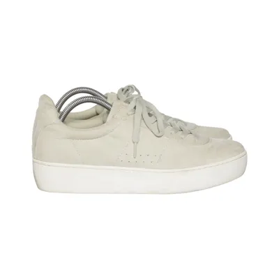 Baskets (Beige) de Attitude