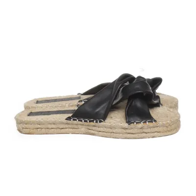 Slip-ins (Beige, Svart) från ASOS