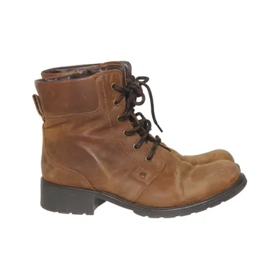 Laced boots (Brown) from Clarks