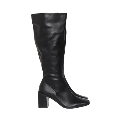 Boots (Black) from Raid