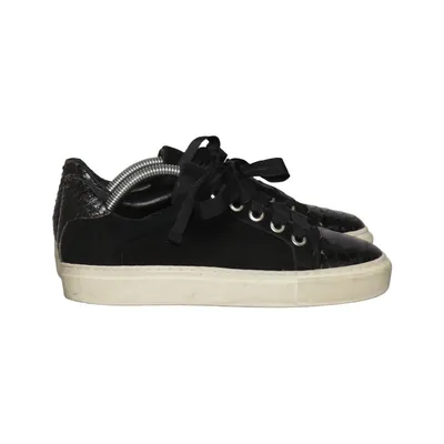 Sneakers (Black) from Studio ID