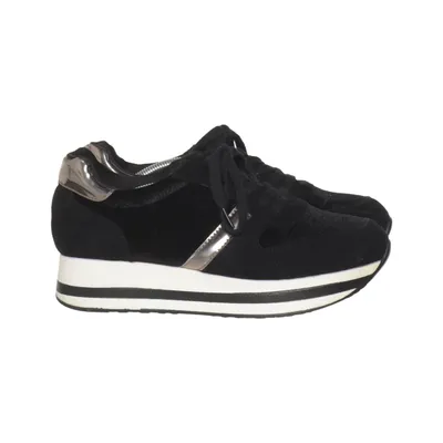 Sneakers (Black, White) from Marquiiz