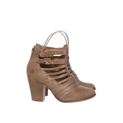 Heeled boots (Beige) from Bullboxer