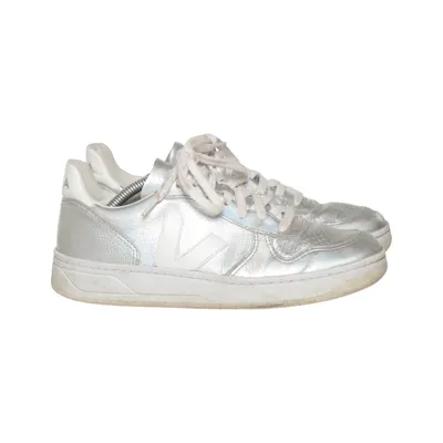 Sneakers (V-90) från Veja Skinn