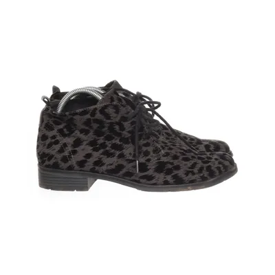 Desert boots (35-227) van Marco Tozzi