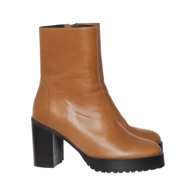 Boots (Brown) from Reschia