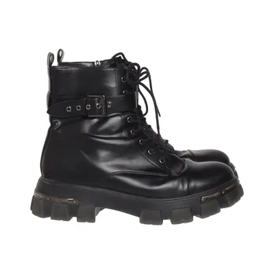 Laced boots (Black)