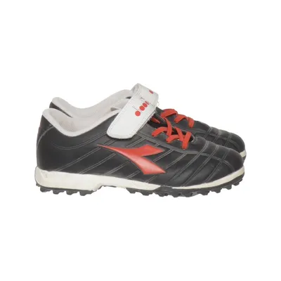 Football shoes (Black, Red, White) from Diadora
