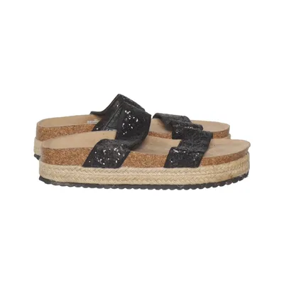 Slip-ins (Black, Beige) from MyWear