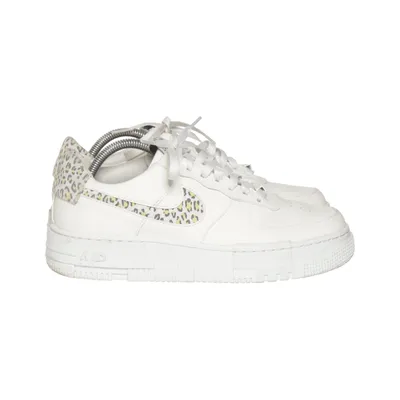 Sneakers (Air Force 1 Pixel) van Nike