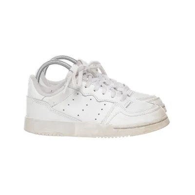 Sneakers (Rivalry Low) från Adidas