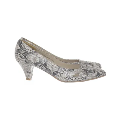 Pumps (Black, White) from Attitude