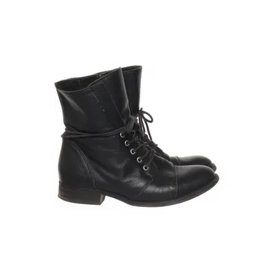 Laced boots (Black)