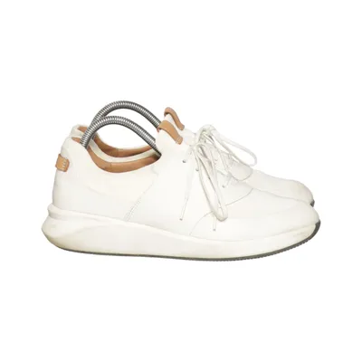 Sneakers (White) from Unstructured by Clarks