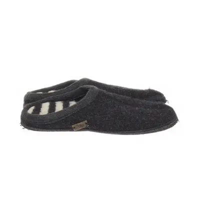 Slippers (Gray, Black) from Uile