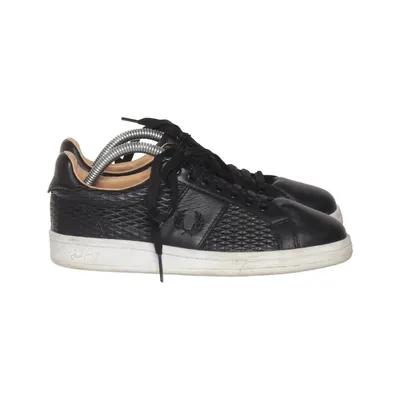 Sneakers (Black) from Fred Perry