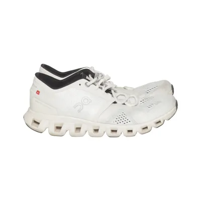 Running shoes (White, Black) from Swiss Engineering