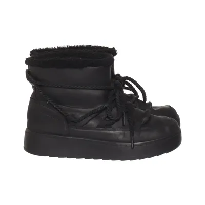 Boots (Black) from Linear