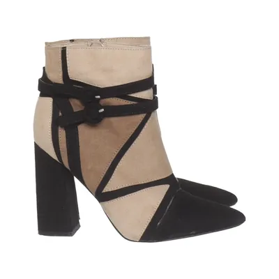 Bottes à talons (Beige, Noir) de JustFab