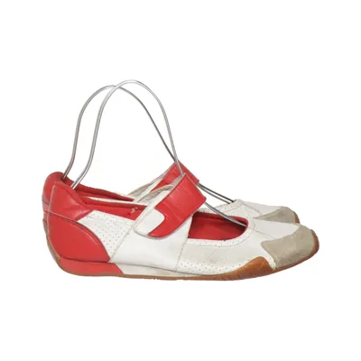 Trainers (White, Red, Gray) from Vox