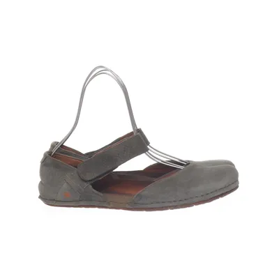 Walking shoes (Green, Beige) from The Art Company