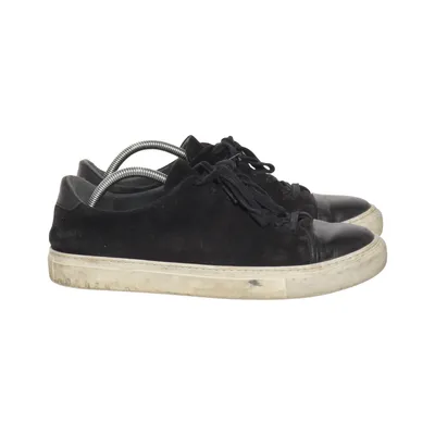 Sneakers (LESSCAPE) från Sneaky Steve