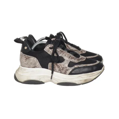 Trainers (Black, Gray) from Agnes Cecilia