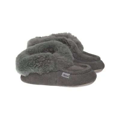 Slippers (Gray) from Axelda