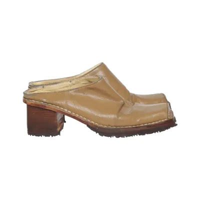 Mules (Beige) de Wildflower