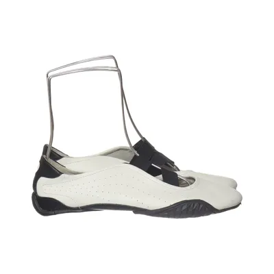 Walking shoes (White, Black) from Scorett
