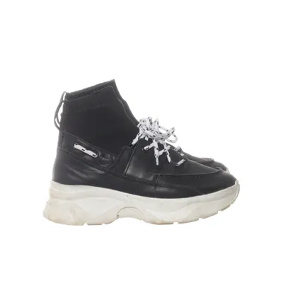 Laced boots (Black)