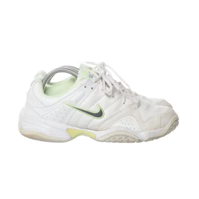 Sneakers (City Court) from Nike