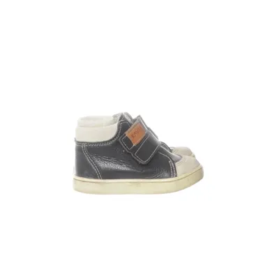 Sneakers (Black, White) from Kavat