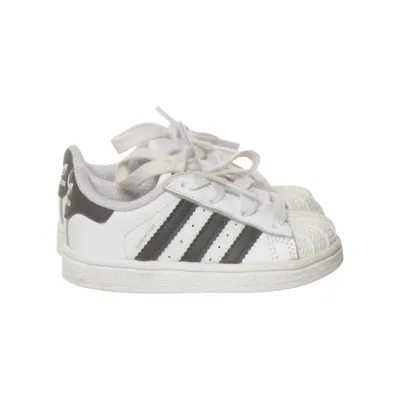 Sneakers (Superstar) från Adidas