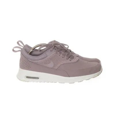 Running shoes (904500-200) from Nike