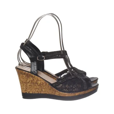 Wedges (Black) from Fama