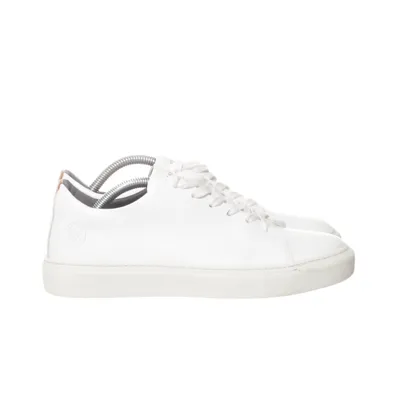 Sneakers (Less White) från Sneaky Steve Skinn