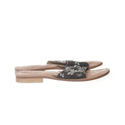 Sandaler (Cute slide sandals by Tomato. Flat sole, floral embroidered strap, Mediterranean summer style.) från Tomato Skinn