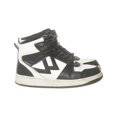 Sneakers (Black, White) from Waterproof