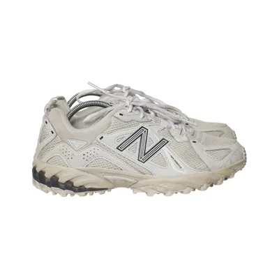 Running shoes (610) from New Balance