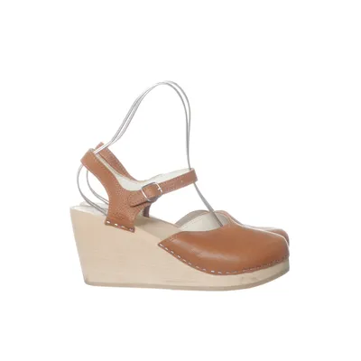 Clogs (Beige) from Maguba