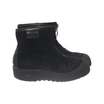 Curling boots (Eskimo) from Eskimo