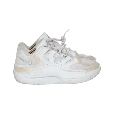 Basketball shoes (Kd Trey 5 X) from Nike Basketball