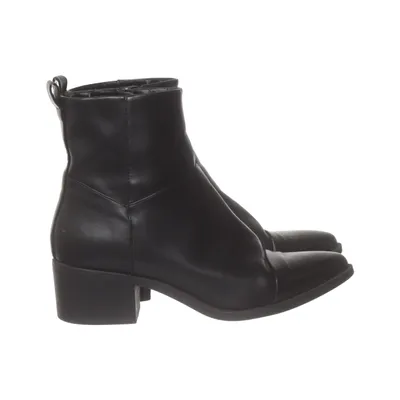 Ankle boots (Black) from Remix