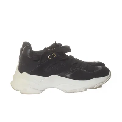 Sneakers (Black, White) from Agnes Cecilia