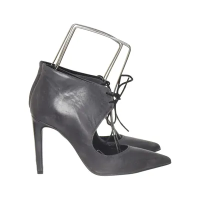 Bottes à talons (Gris) de Stylesnob Cuir