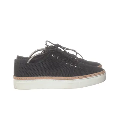 Sneakers (Black) from WHYRED