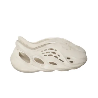 Promenadskor (Foam RNNR) från Adidas x Yeezy